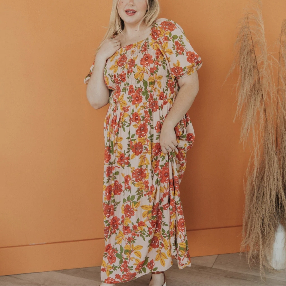 NWT Henrick Floral Midi Dress in Light Peach - perfect for summer ☀️